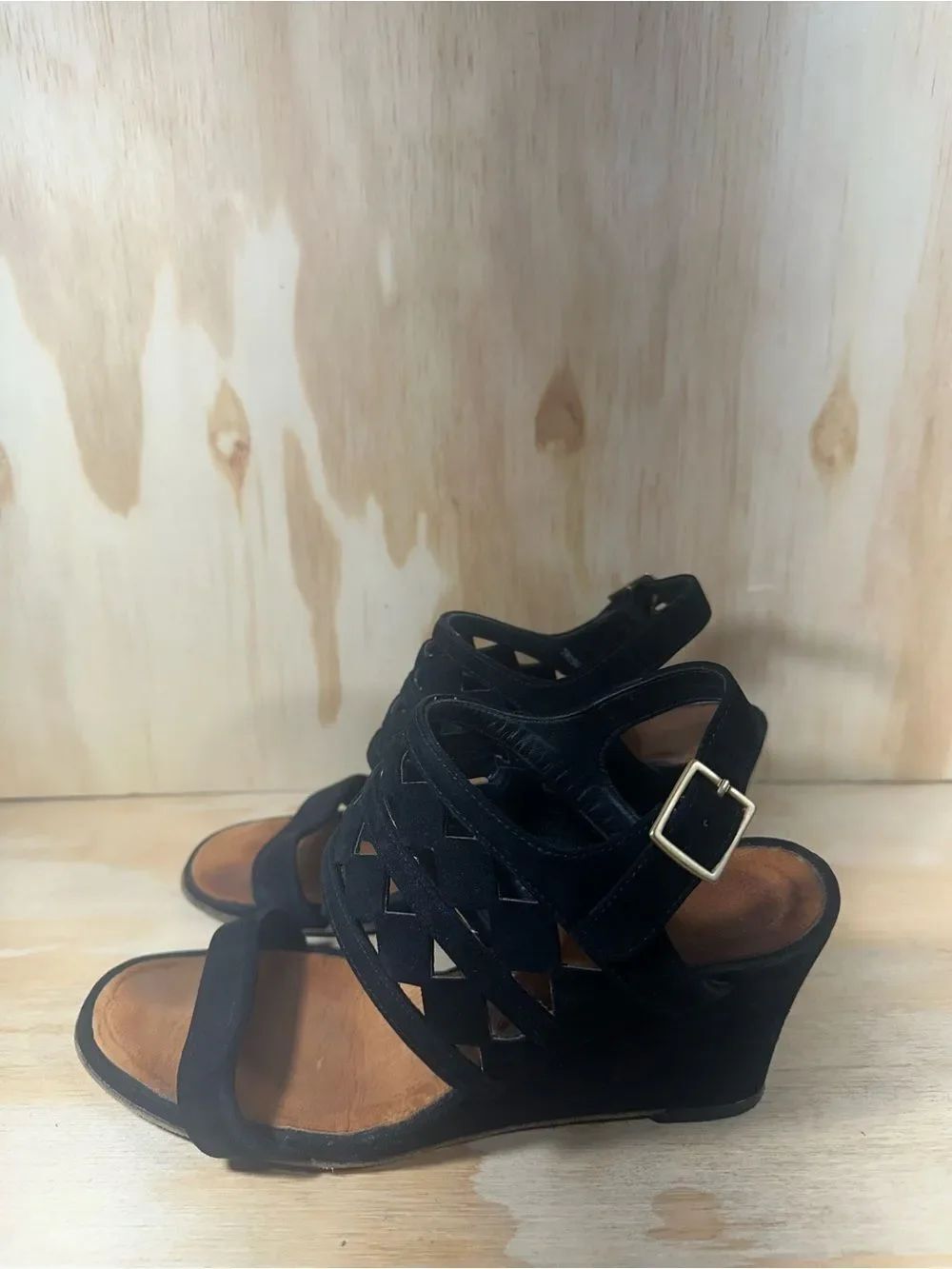 Chie Mahara Black Suede Women’s Wedge Sandals Women’s Size 7/7.5